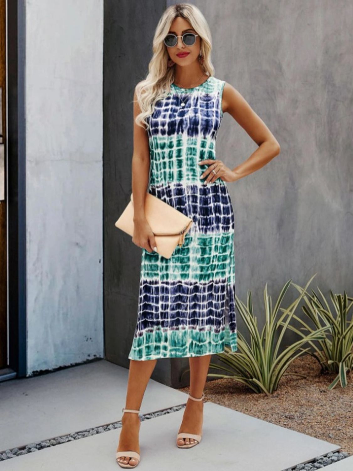 Printed Sleeveless Midi Dress with Round Neckline and Side Slit