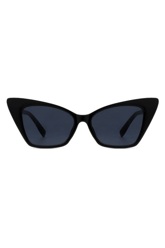 Sunglasses with Retro Square Cat Eye Frame.