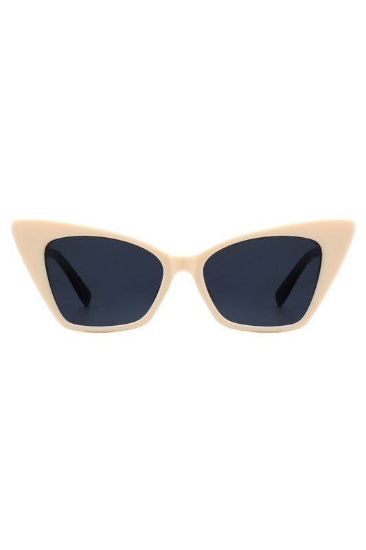 Sunglasses with Retro Square Cat Eye Frame.