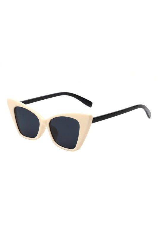 Sunglasses with Retro Square Cat Eye Frame.