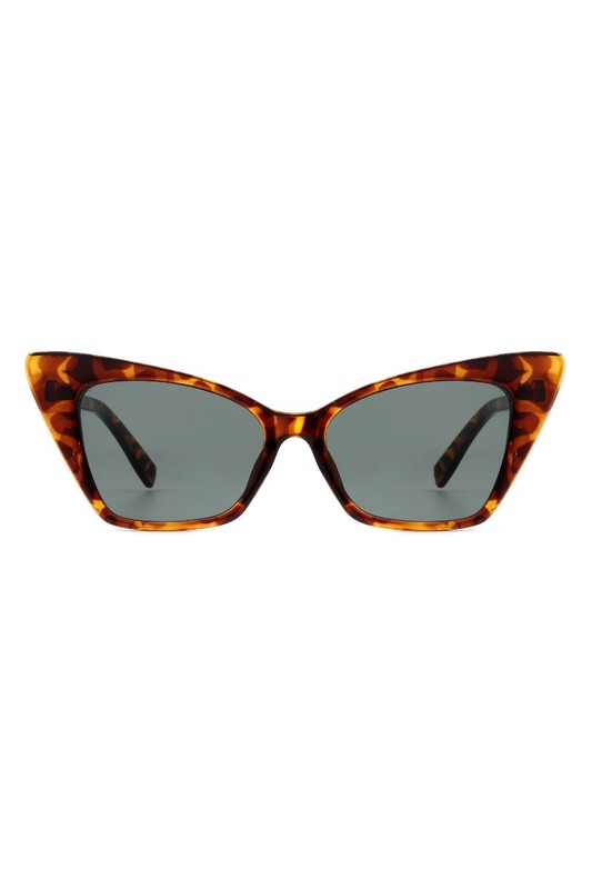 Sunglasses with Retro Square Cat Eye Frame.