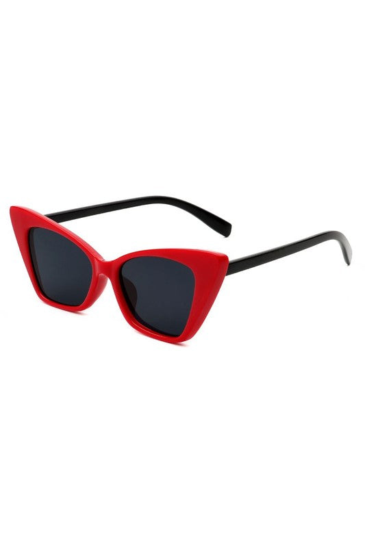 Sunglasses with Retro Square Cat Eye Frame.