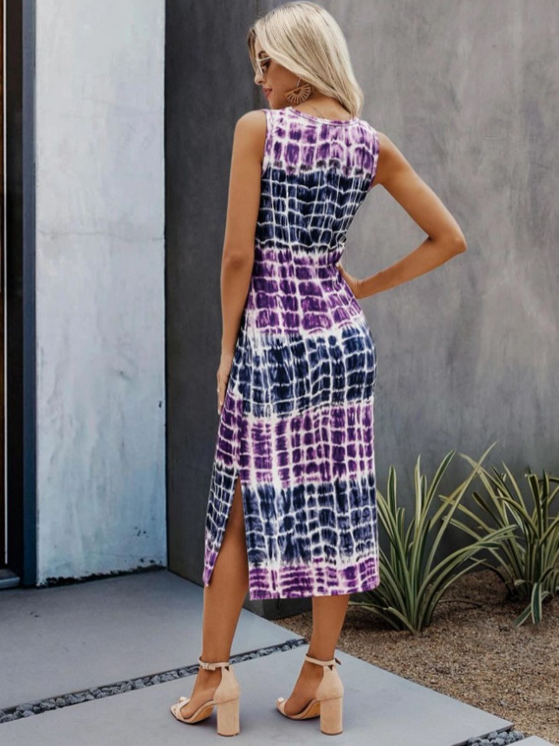 Printed Sleeveless Midi Dress with Round Neckline and Side Slit