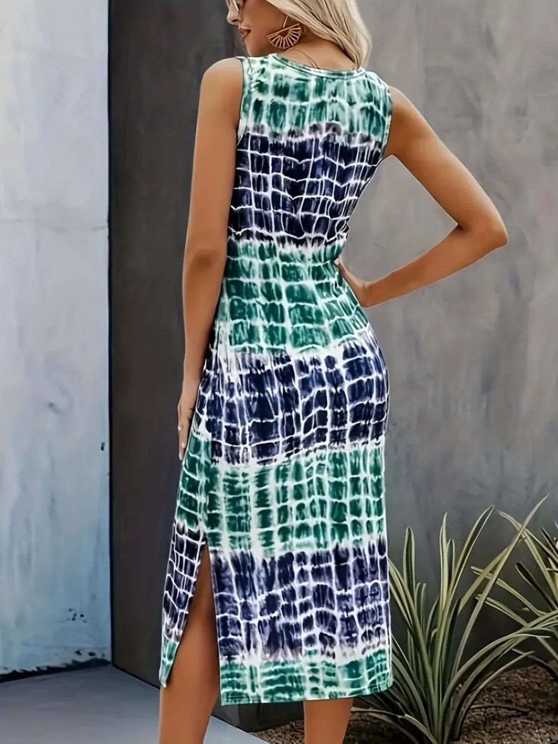 Printed Sleeveless Midi Dress with Round Neckline and Side Slit