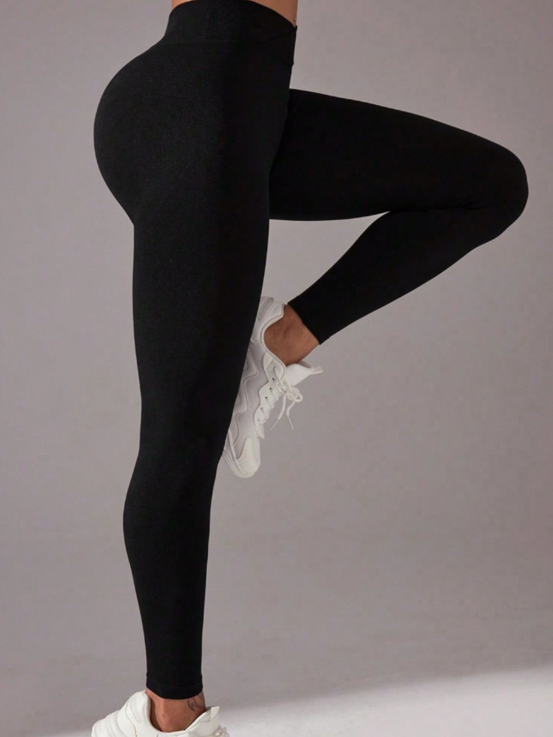 Active High-Waisted Leggings with Seamless Design