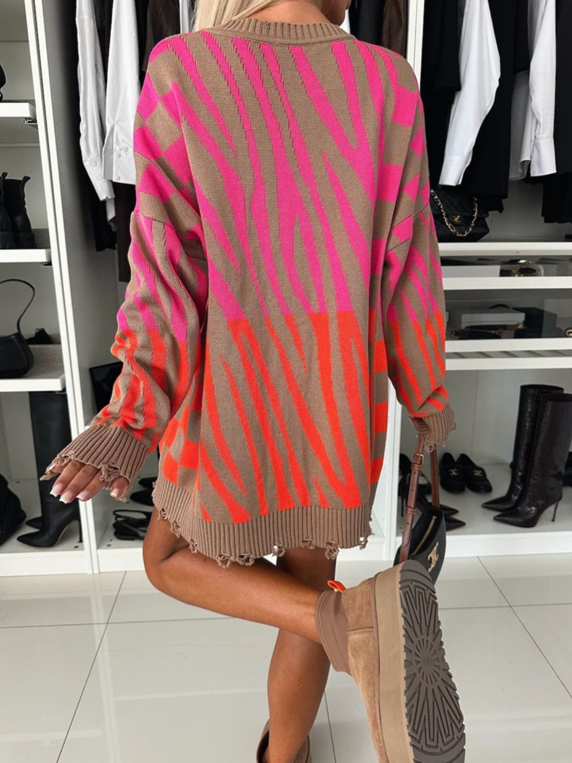 Oversized Contrast Knit Sweater with Round Neck and Long Sleeves