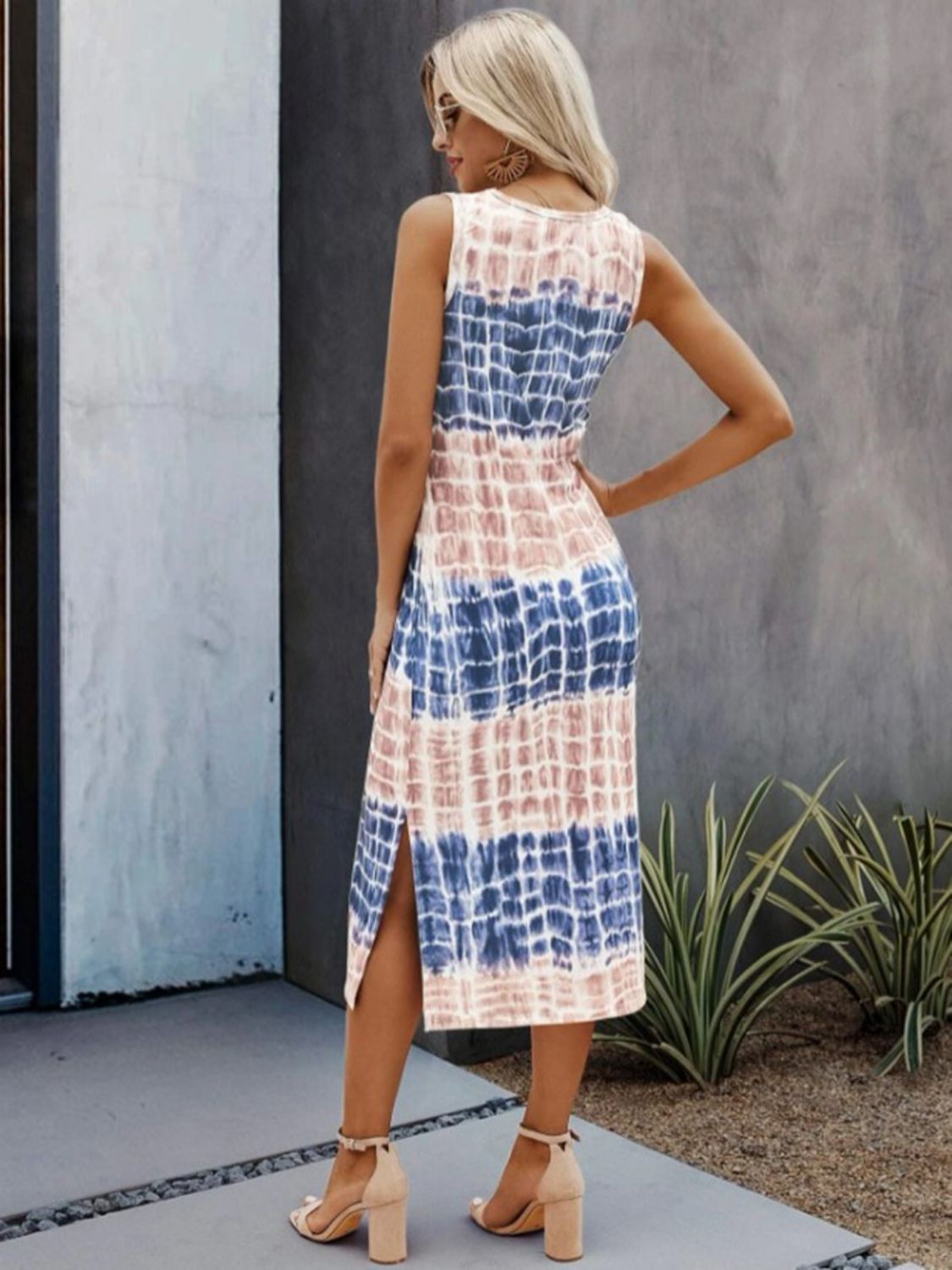 Printed Sleeveless Midi Dress with Round Neckline and Side Slit