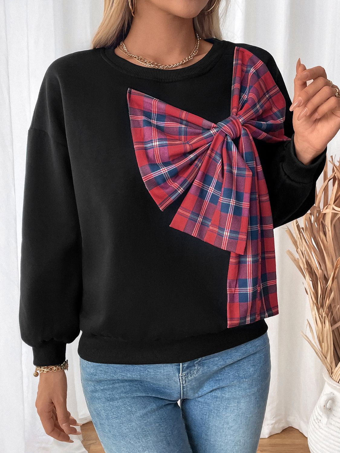 Bow Detail Long Sleeve Sweatshirt with Round Neck