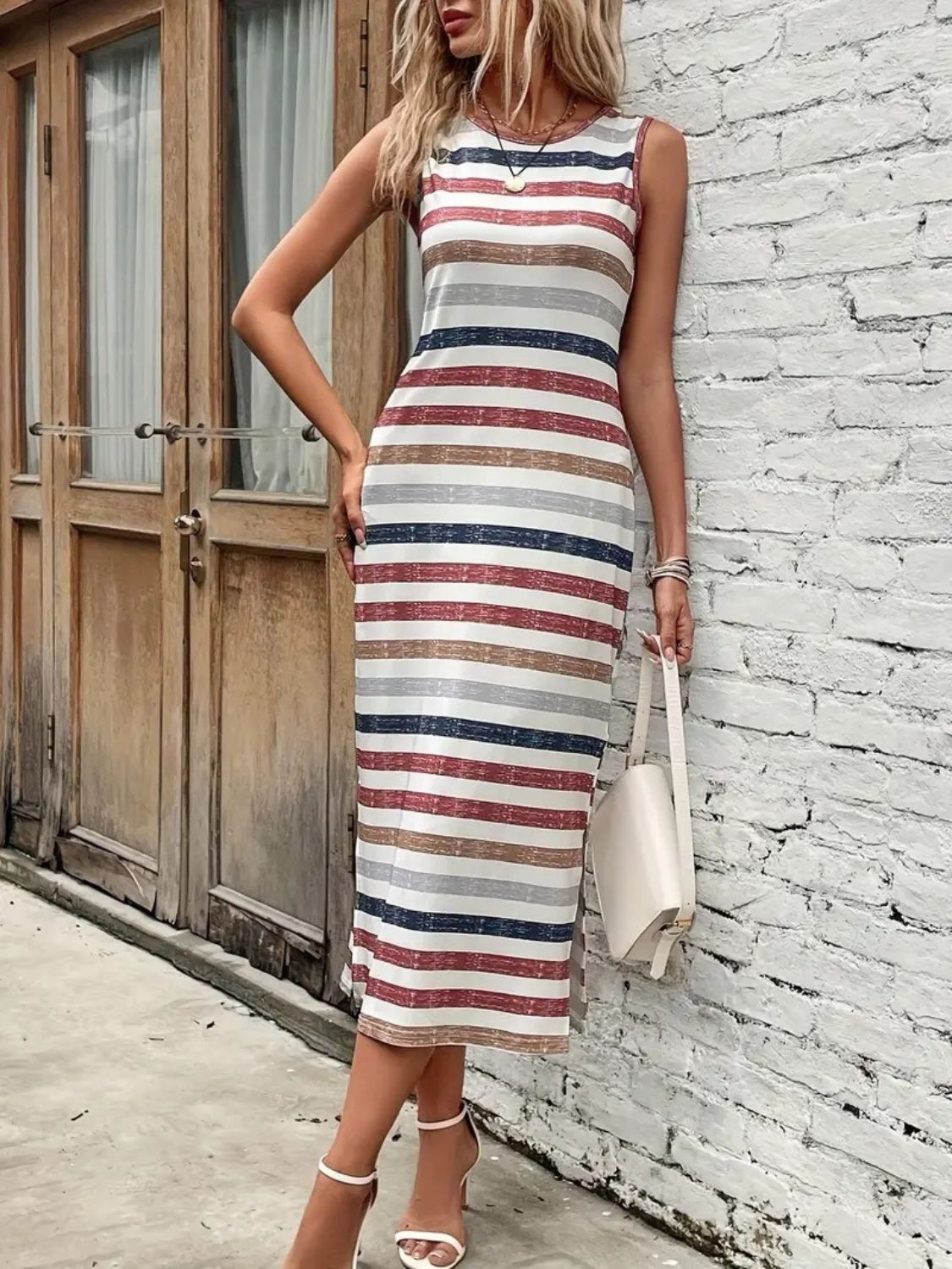 Printed Sleeveless Midi Dress with Round Neckline and Side Slit