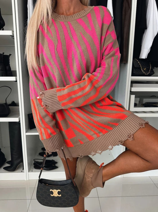 Oversized Contrast Knit Sweater with Round Neck and Long Sleeves