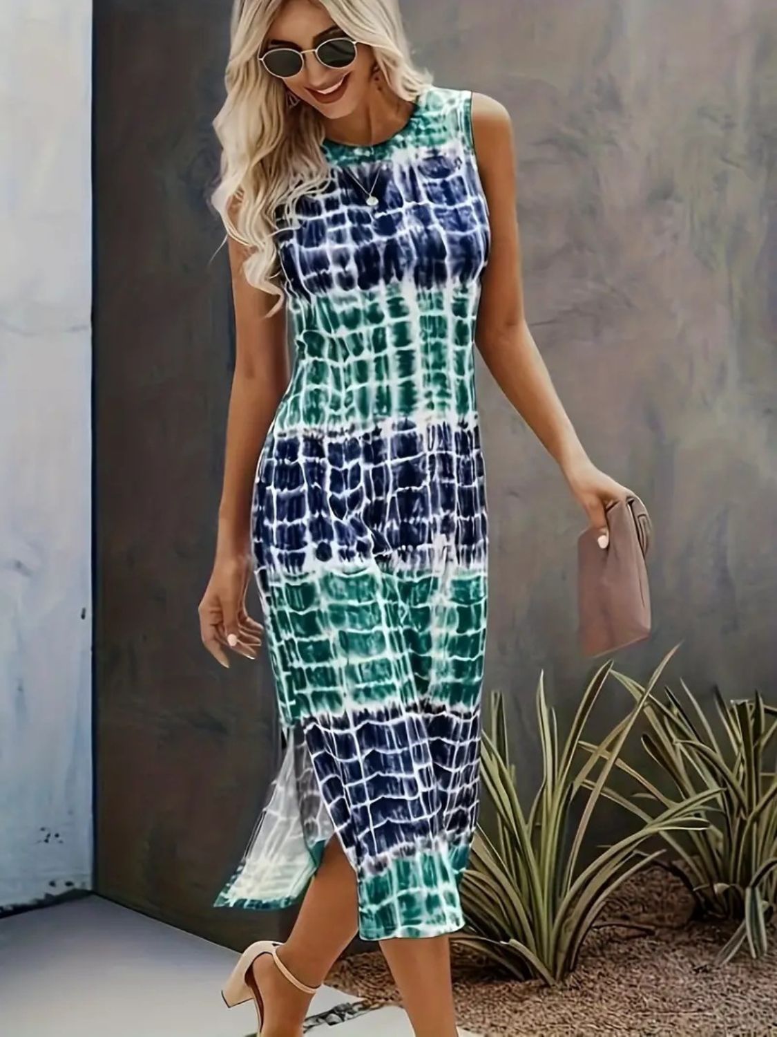 Printed Sleeveless Midi Dress with Round Neckline and Side Slit