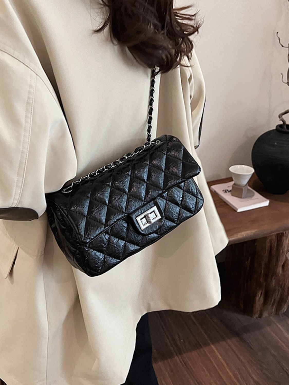 Geometric Elegance Lockable Crossbody Bag