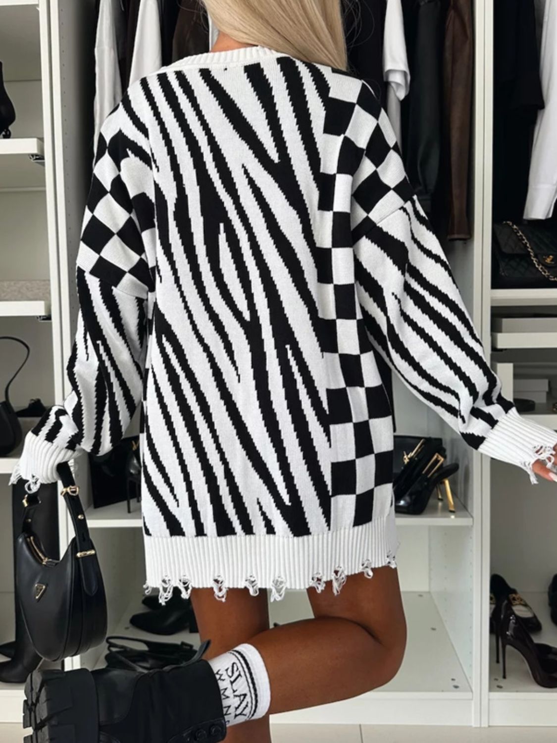 Oversized Contrast Knit Sweater with Round Neck and Long Sleeves