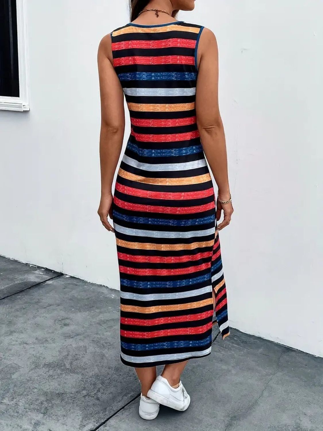 Printed Sleeveless Midi Dress with Round Neckline and Side Slit