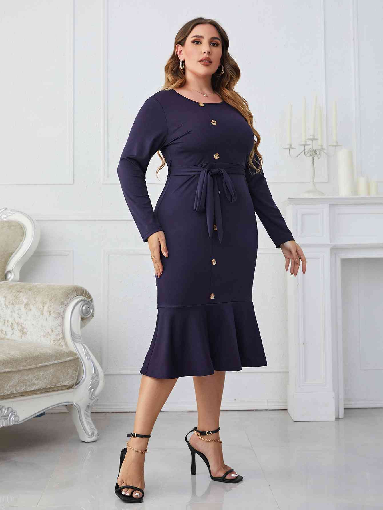 Elegant Buttoned- Tie Belt Midi Dress with Round Neck